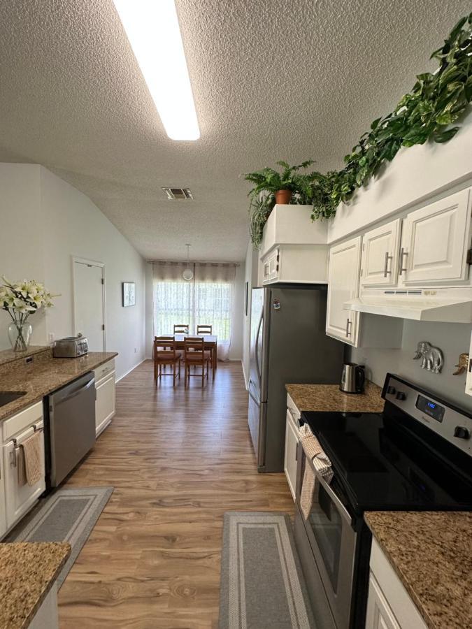 Private Pool With A Beautiful View Overlooking The Lake! Near Disney - Universal Kissimmee Exterior foto