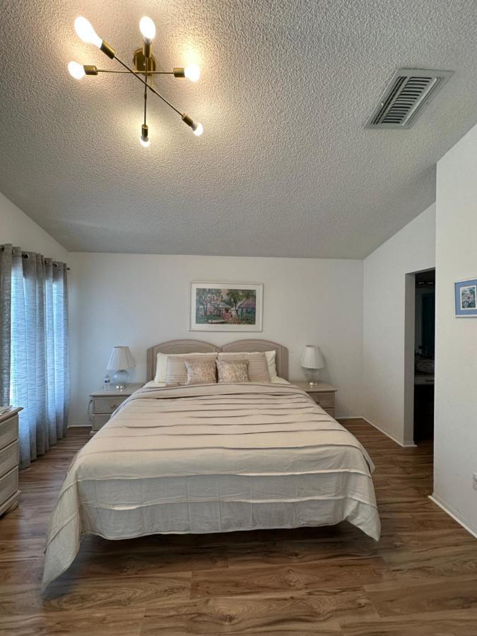 Private Pool With A Beautiful View Overlooking The Lake! Near Disney - Universal Kissimmee Exterior foto